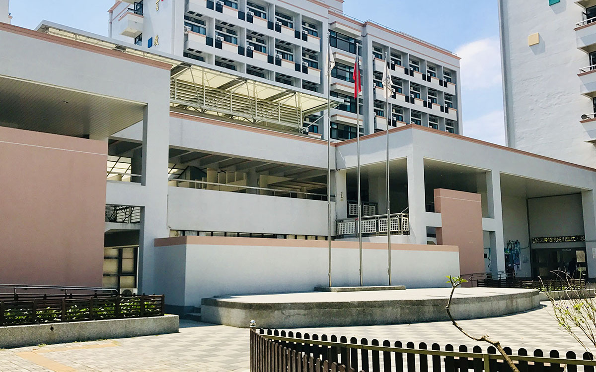 宿舍前廣場(三桿)